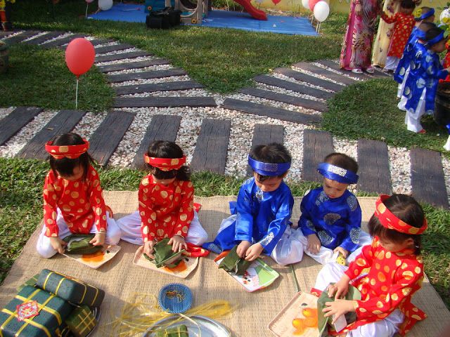 Gói bánh chưng bánh dày ngày tết